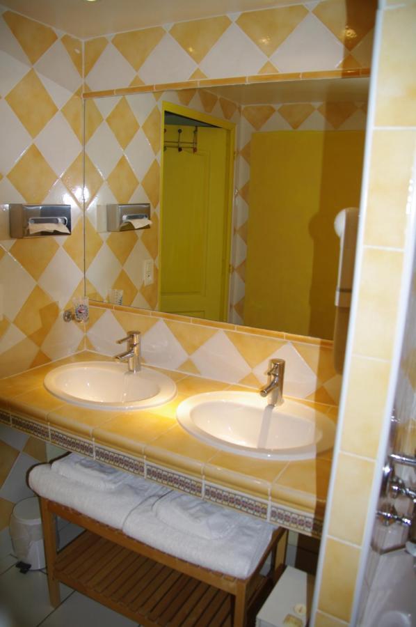 Residence Le Saint Victor Fontvieille Buitenkant foto