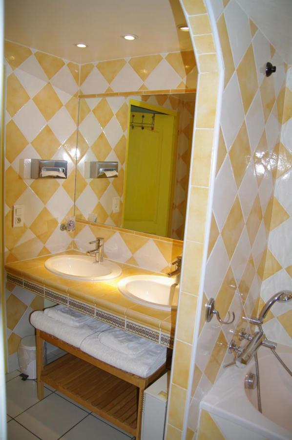 Residence Le Saint Victor Fontvieille Buitenkant foto