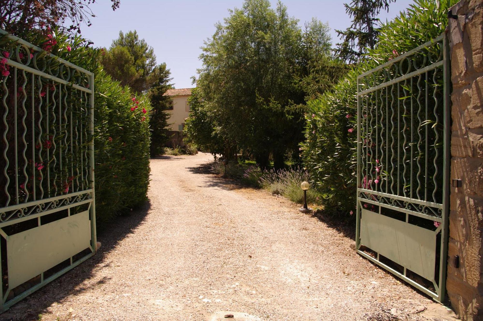 Residence Le Saint Victor Fontvieille Buitenkant foto
